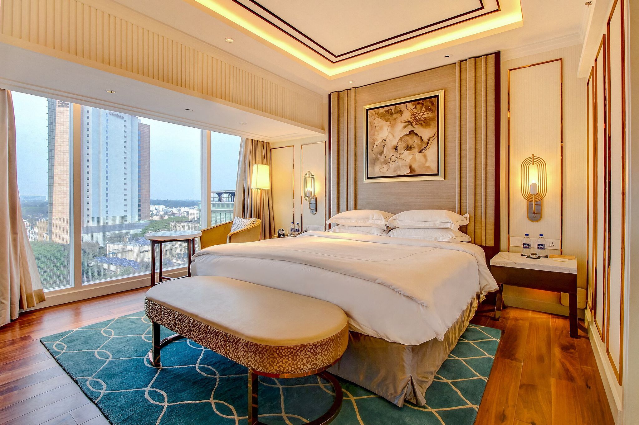 Deluxe Room Pool View King Bed