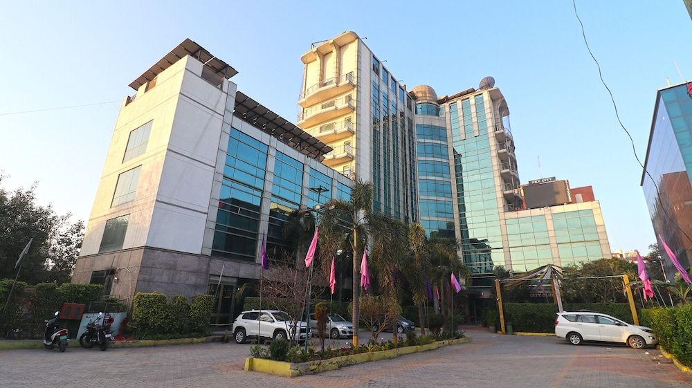 undefined SkyCity Hotel Gurgaon 10