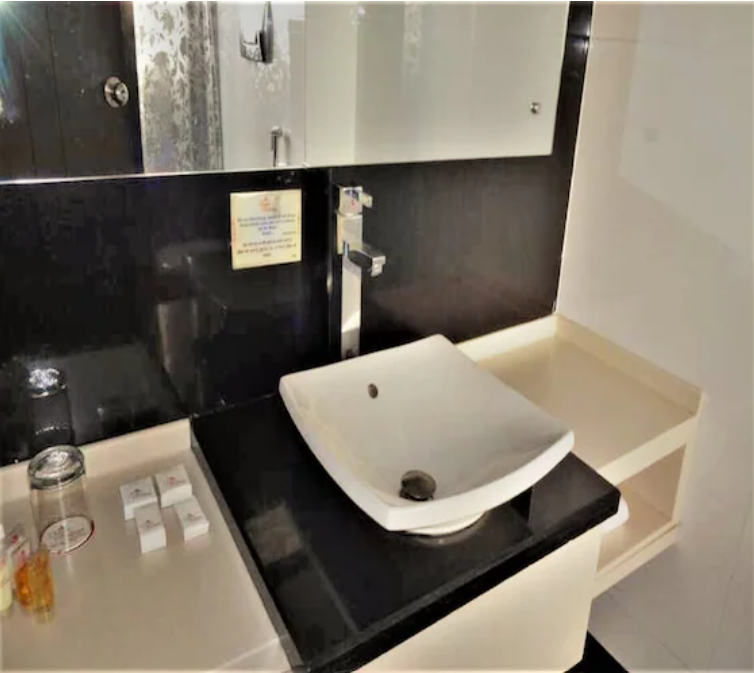 Royale Deluxe King Bed