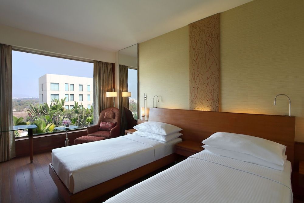 Hyatt Pune Room, 2 Twin Beds (Hyatt) 9