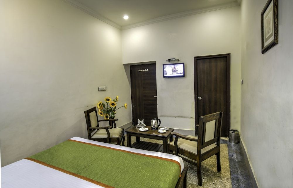 Shree Mohan Villas- Heritage Hotel Standard Room 8