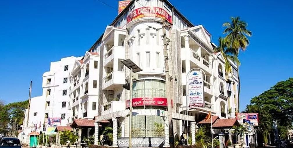 Hotel Crystal Paark Inn