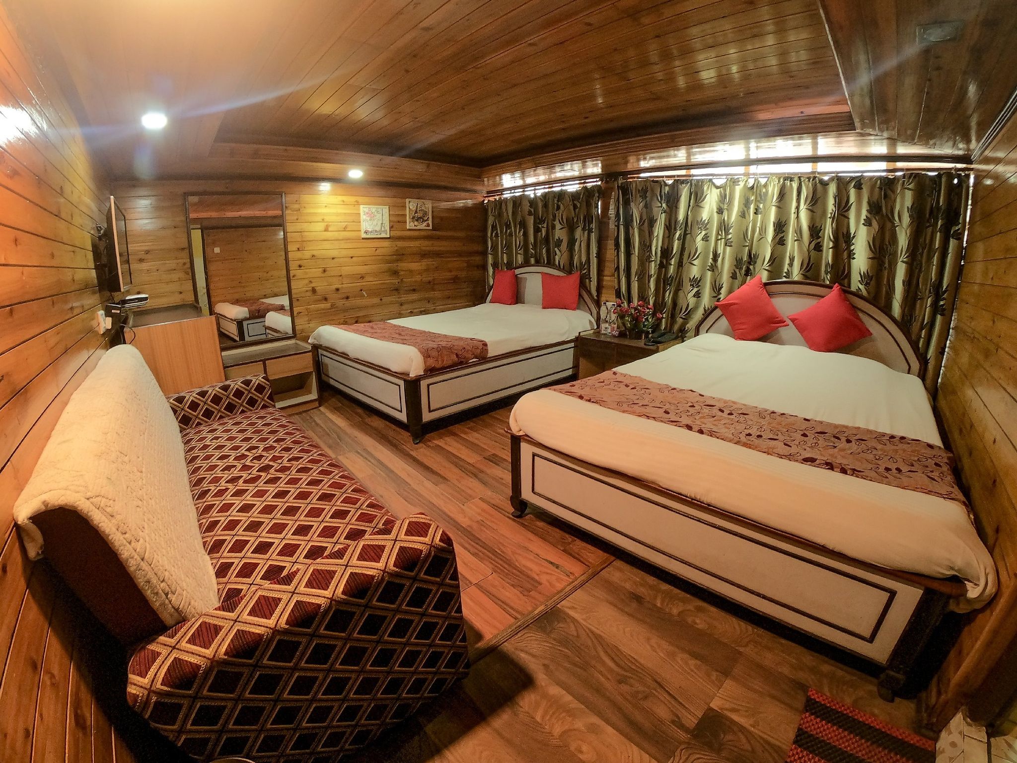 Hotel Broadway Deluxe Double Room 6