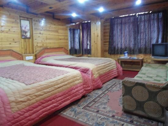 Hotel Broadway Deluxe Double Room 5