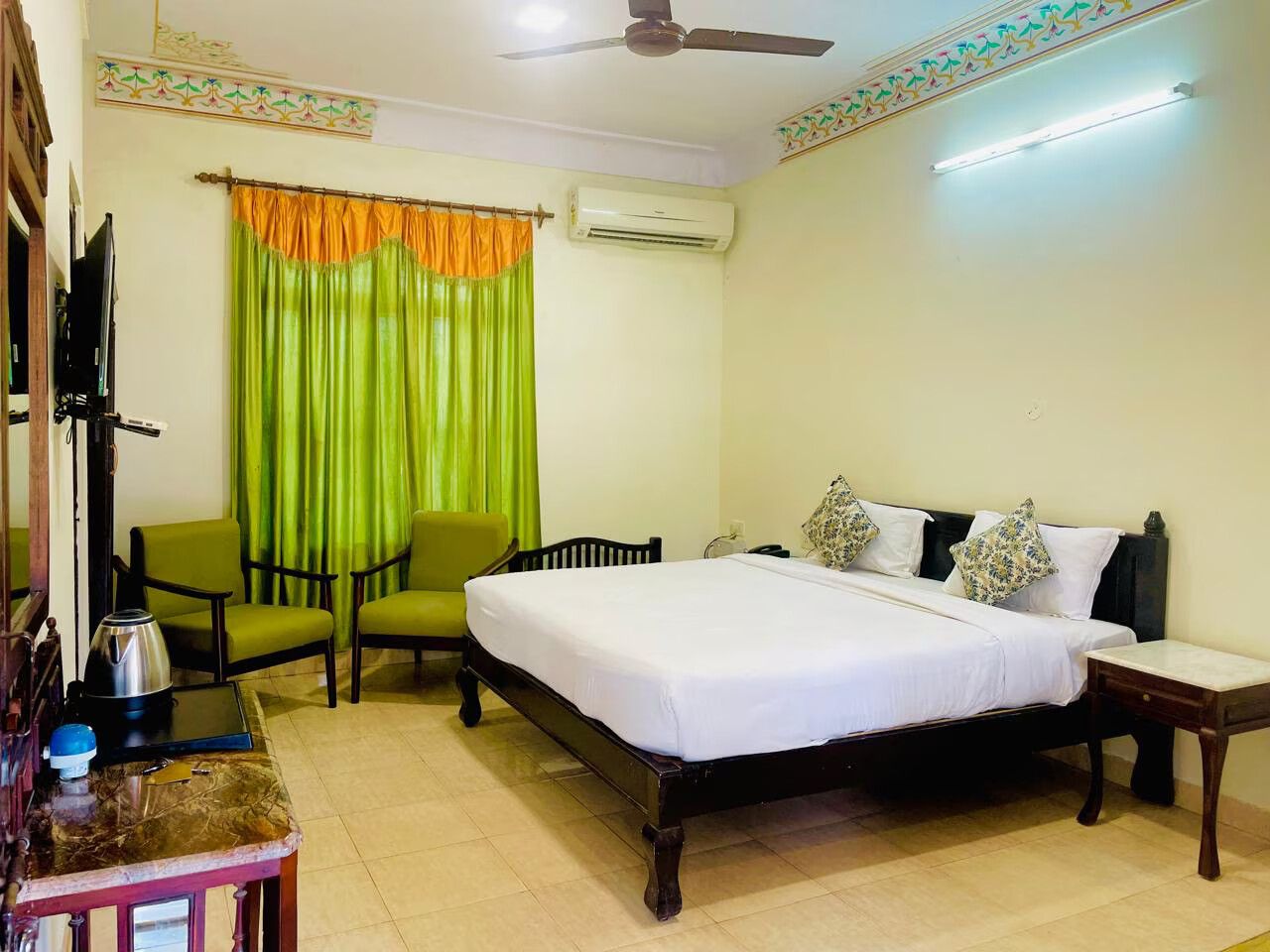 Sajjan Bagh Resort Deluxe Double Room 4