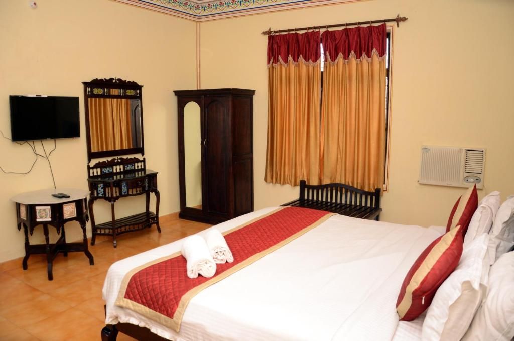 Sajjan Bagh Resort Deluxe Double Room 4