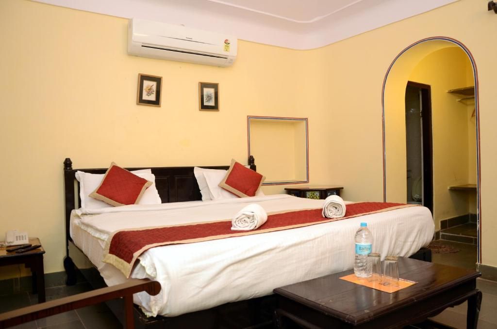 Sajjan Bagh Resort Deluxe Double Room 5