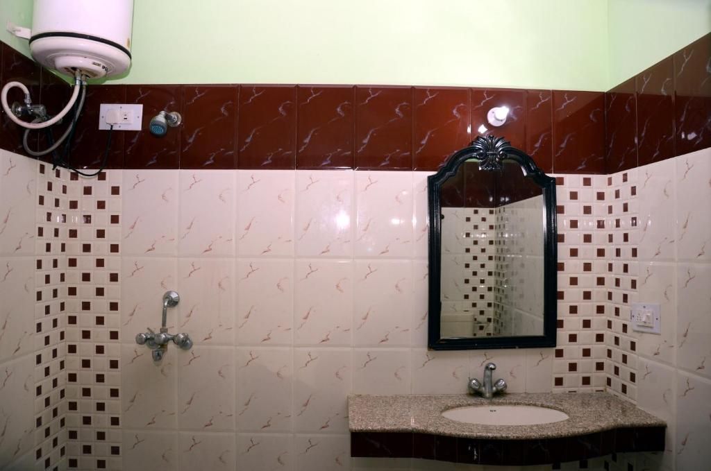 Sajjan Bagh Resort Deluxe Double Room 6