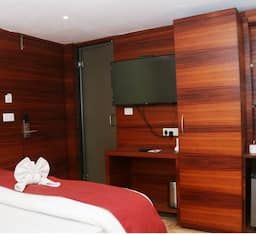 Kings Crown Deluxe Room 2