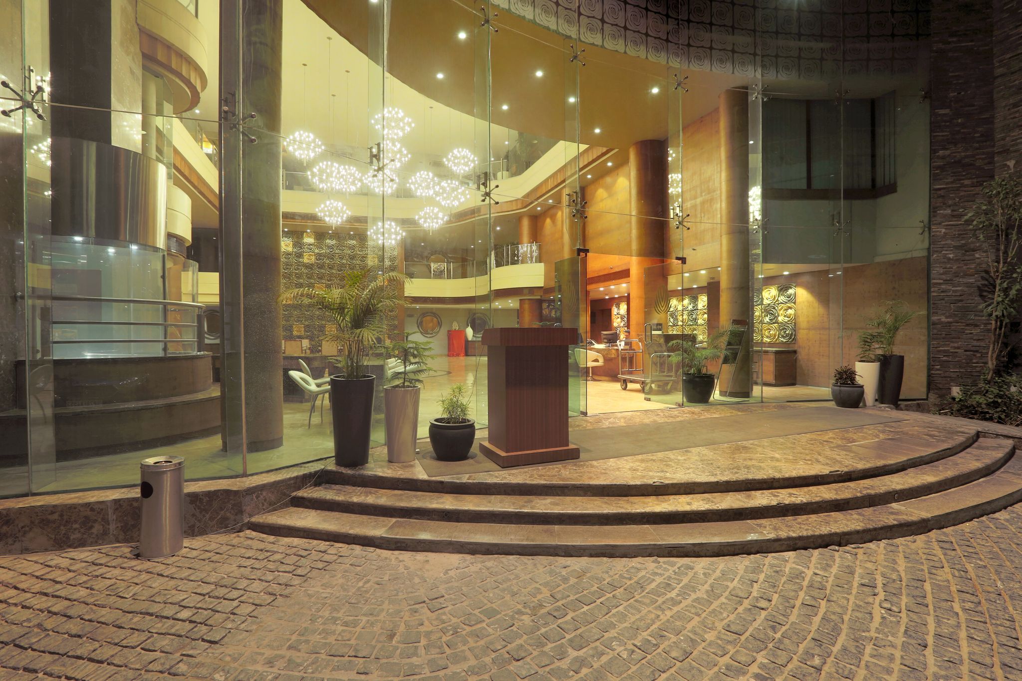 undefined Vesta International 6