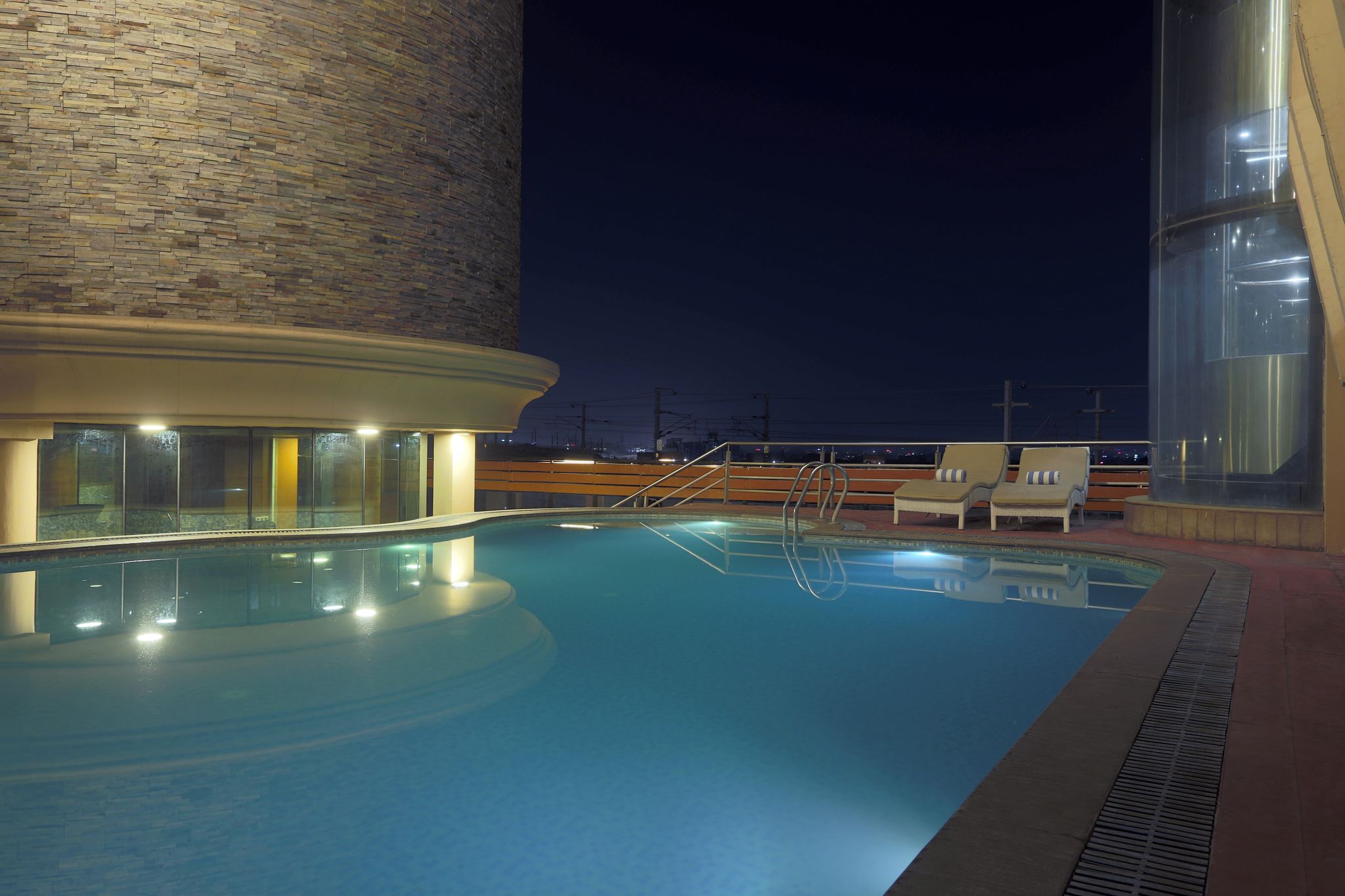 undefined Vesta International 5