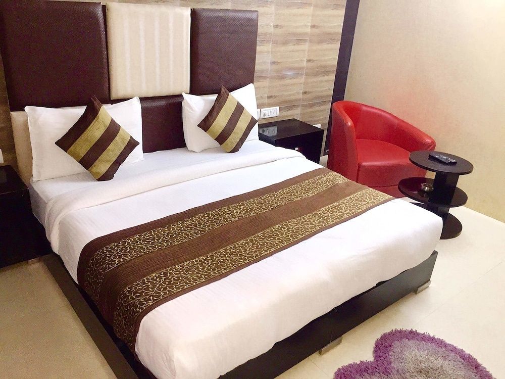 Hotel O Delhi Superior Double Bed with Wi Fi 7
