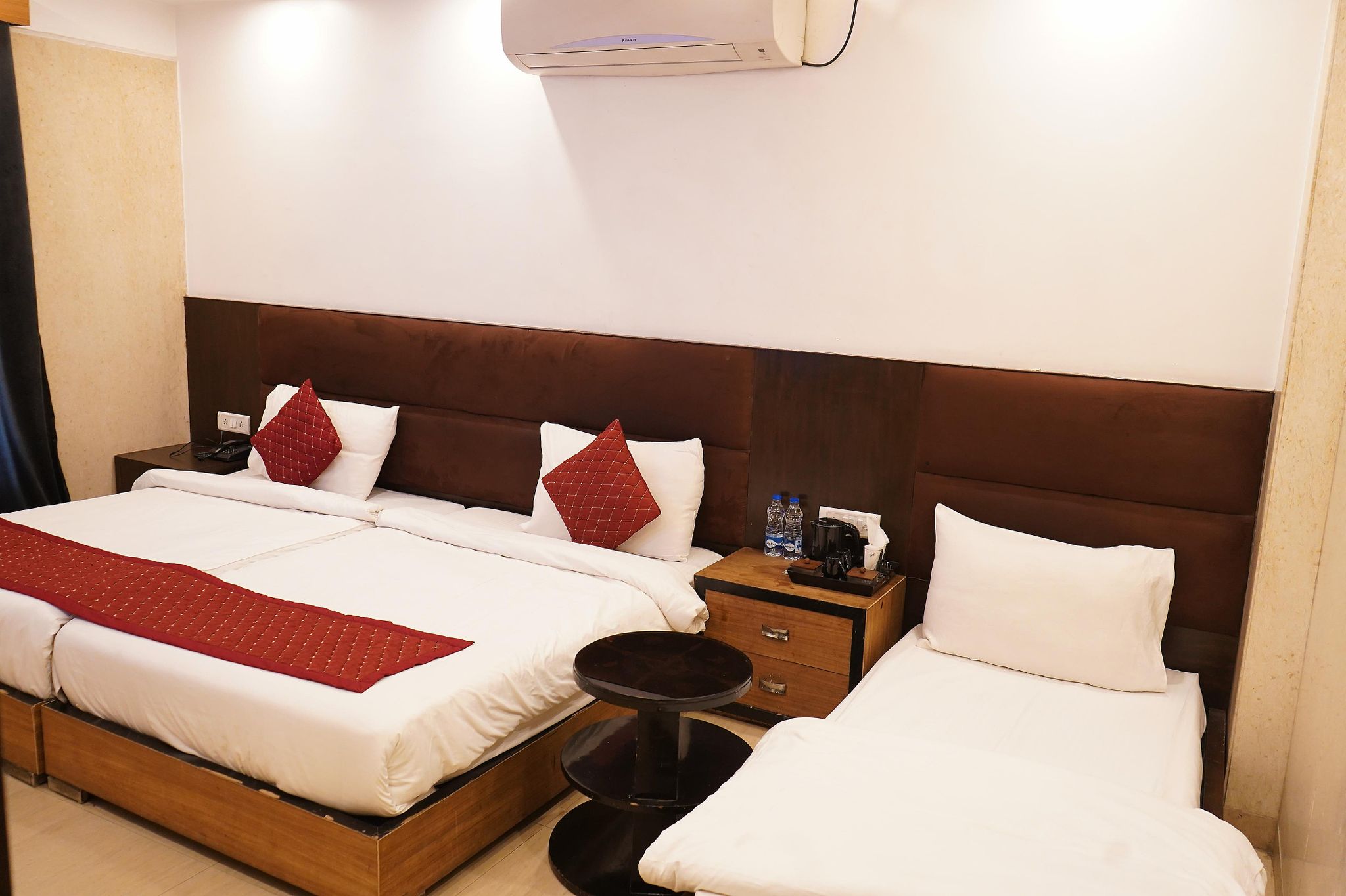 Tripple bed with WIFI in the room