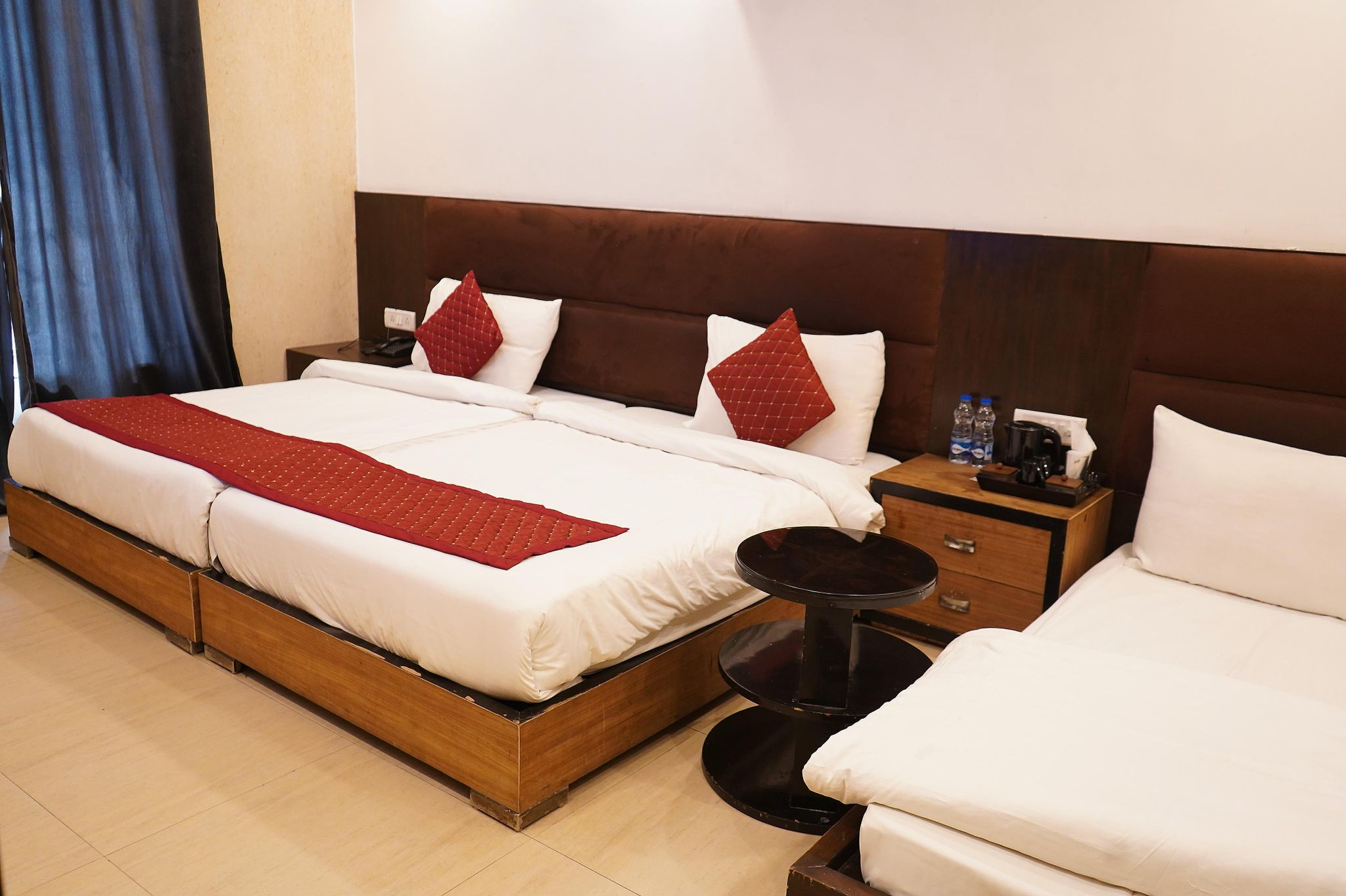 Tripple bed with WIFI in the room