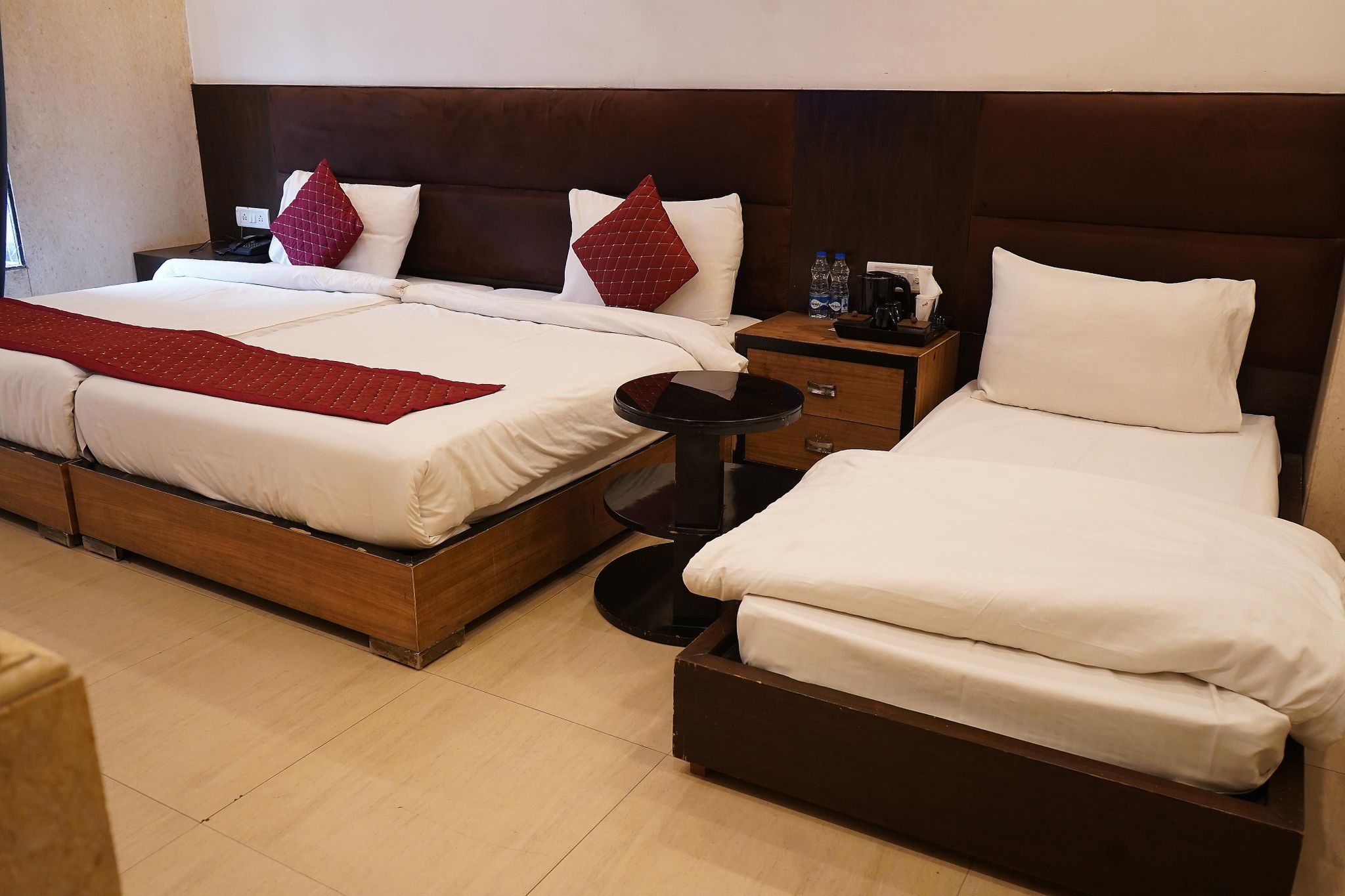 Tripple bed with WIFI in the room