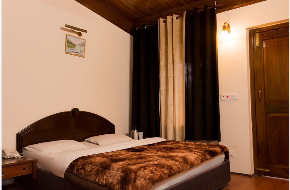 Deluxe Room with Free Pickup and Drop from Hotel Langdale or Masjid