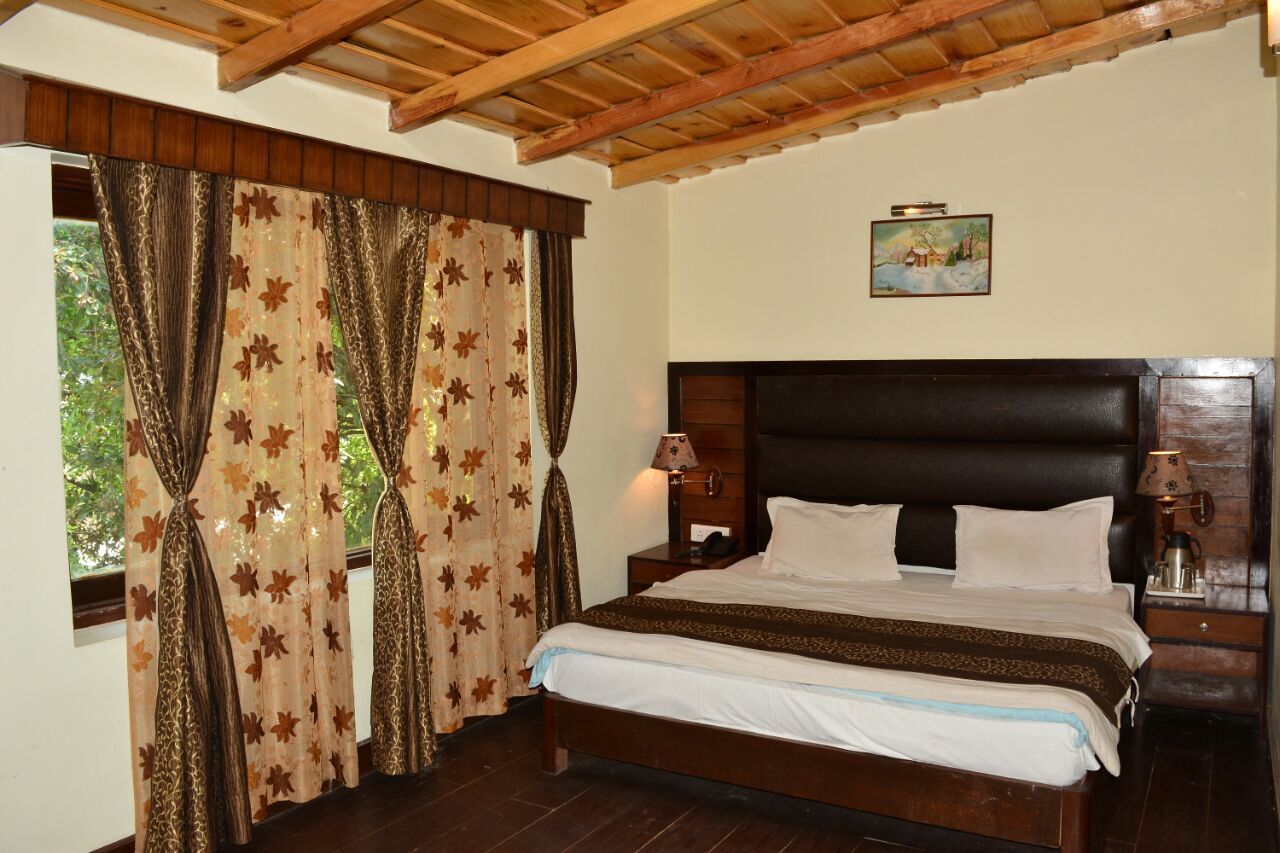 Deluxe Room with Free Pickup and Drop from Hotel Langdale or Masjid