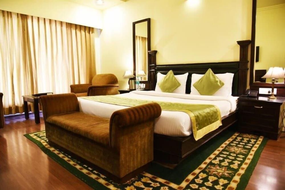 Superior Room, 1 King Bed, Non Smoking, City View