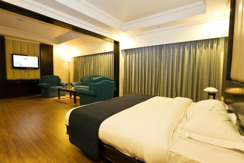 Indraprastha Resort Dalhousie - Serene Sublime Splendid Maharaja Suite with Bathtub 3