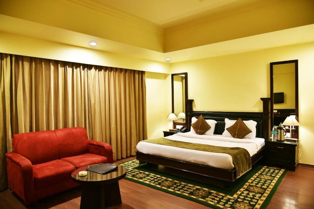 Indraprastha Resort Dalhousie - Serene Sublime Splendid Maharaja Suite with Bathtub
