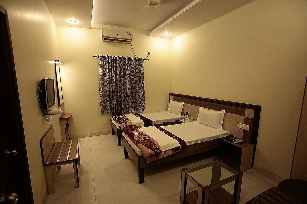 Hotel Sarovar Regency Deluxe Room 8