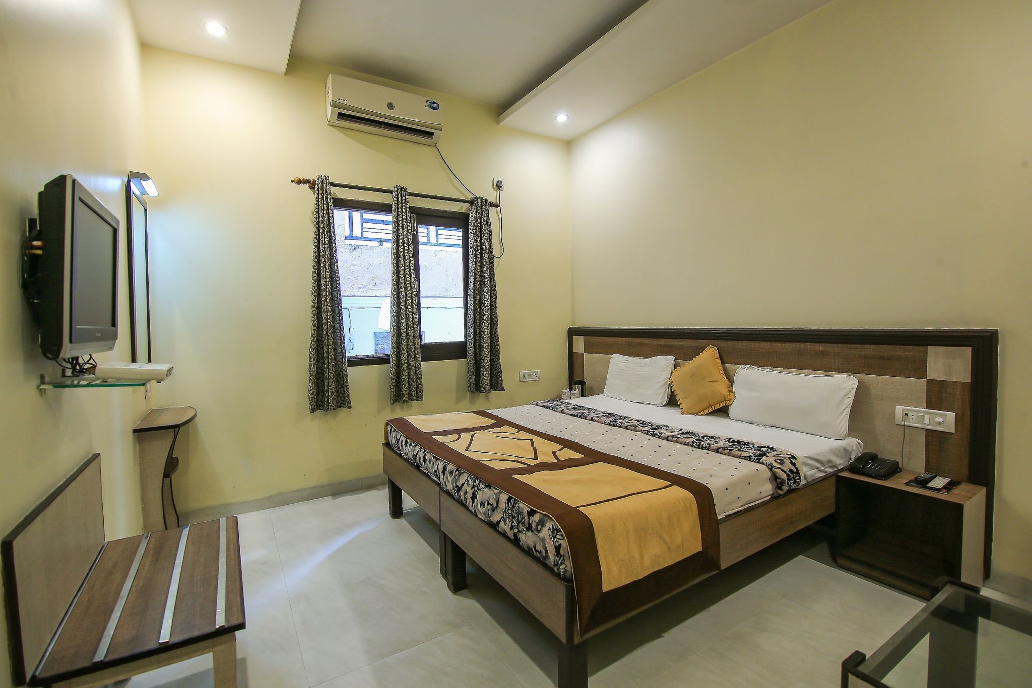 Hotel Sarovar Regency Deluxe Room 4