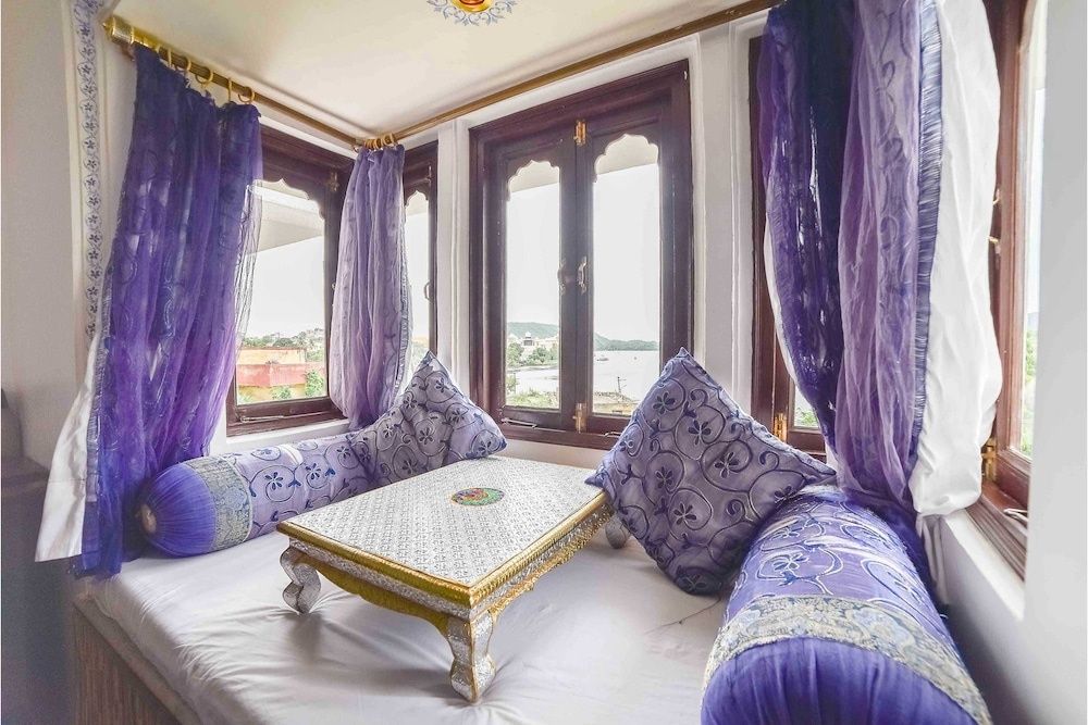 Hotel Sargam Sadan Deluxe Room 7