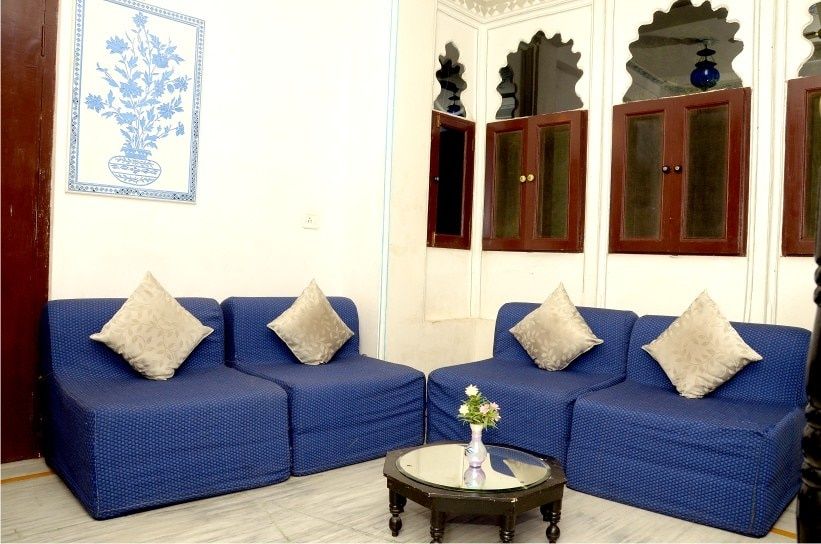Hotel Sargam Sadan Deluxe Room 8