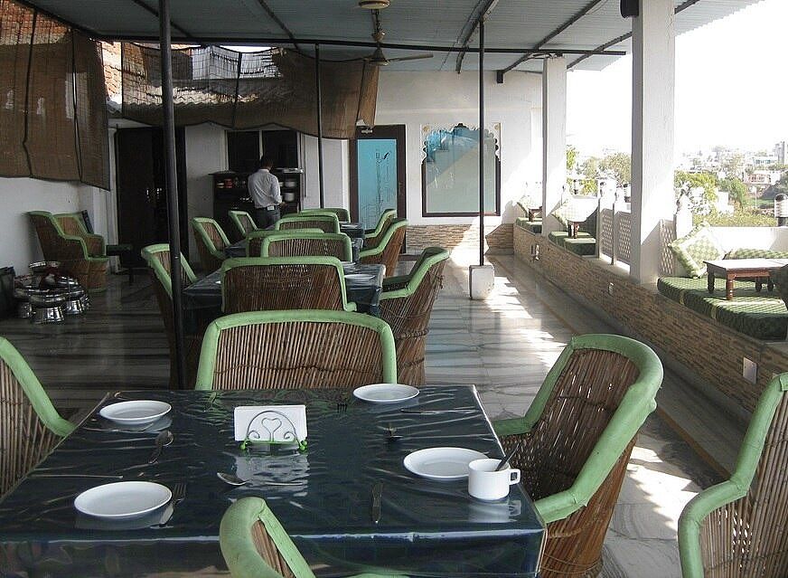 Food & Dining
