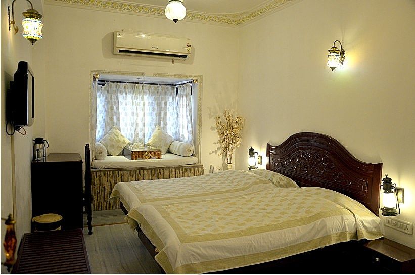 Hotel Sargam Sadan Deluxe Room 6