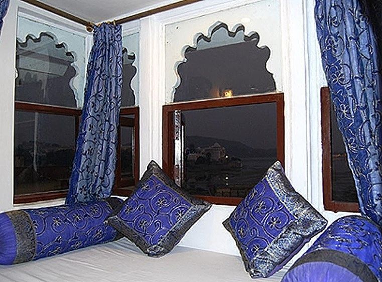 Hotel Sargam Sadan Deluxe Room 5
