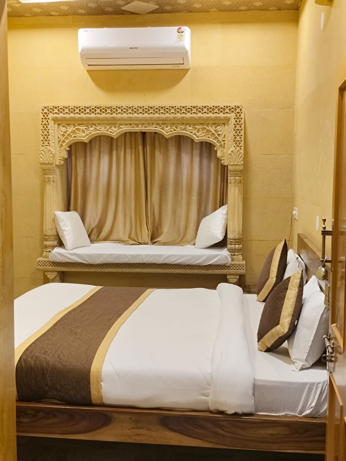 Deluxe AC Room