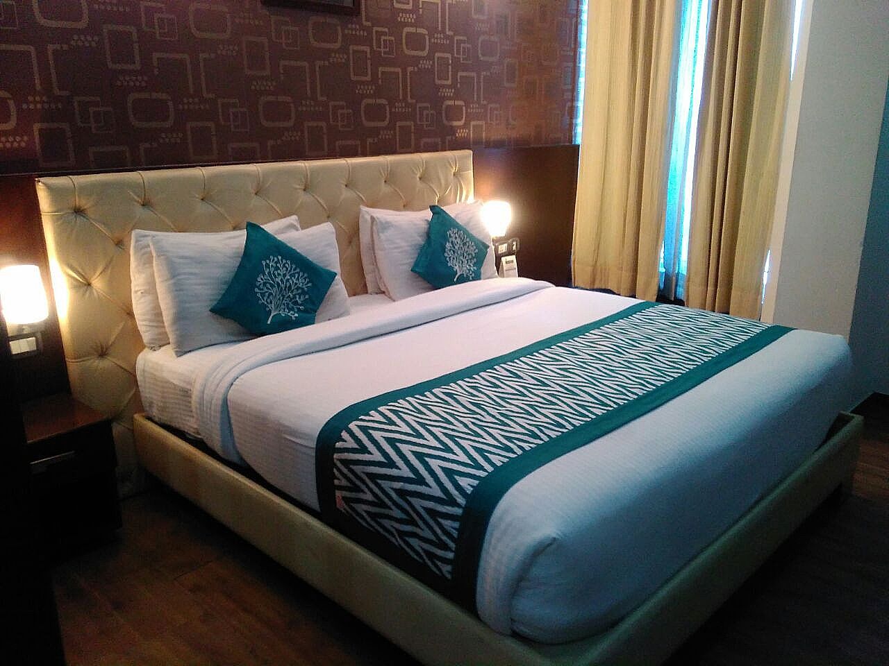 Hotel Signature Grand Deluxe Room