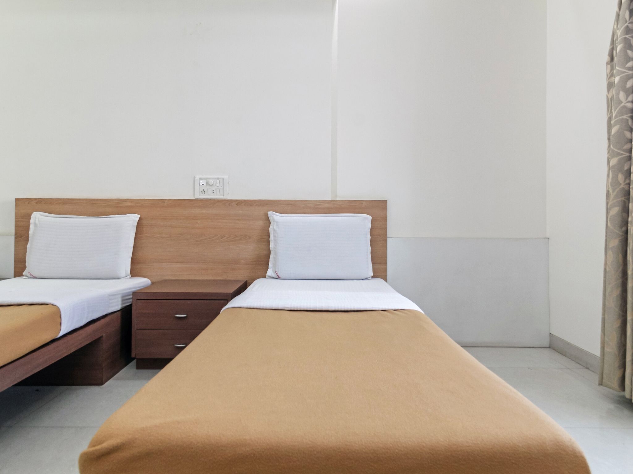 Hotel New Holiday Plaza Standard Non AC Room 2