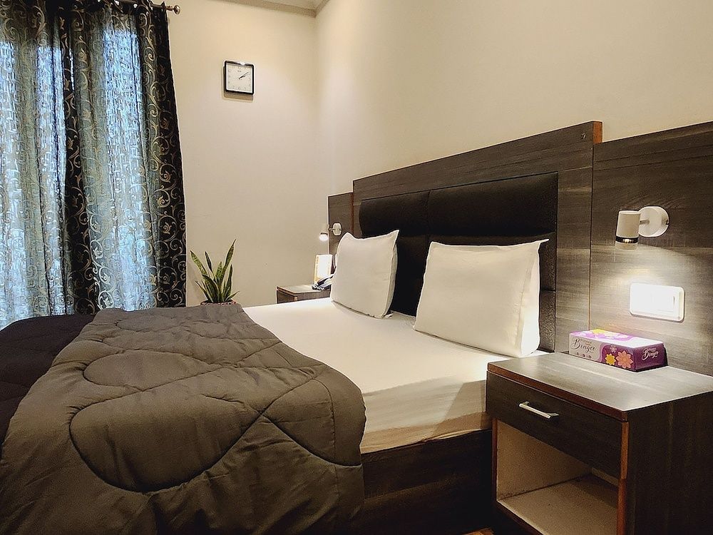 Hotel City Premier Super Deluxe Double Room 11