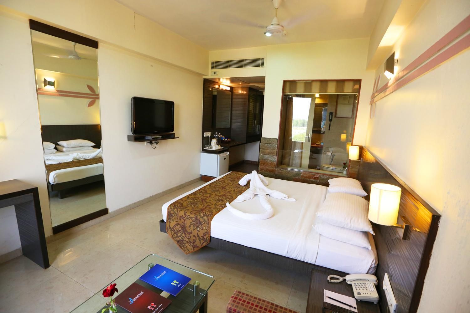 Hotel Silver Cloud, Ahmedabad Deluxe Room 6