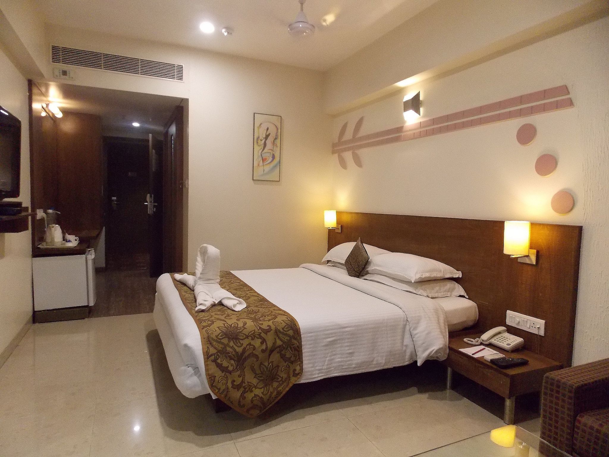 Hotel Silver Cloud, Ahmedabad Deluxe Room 3