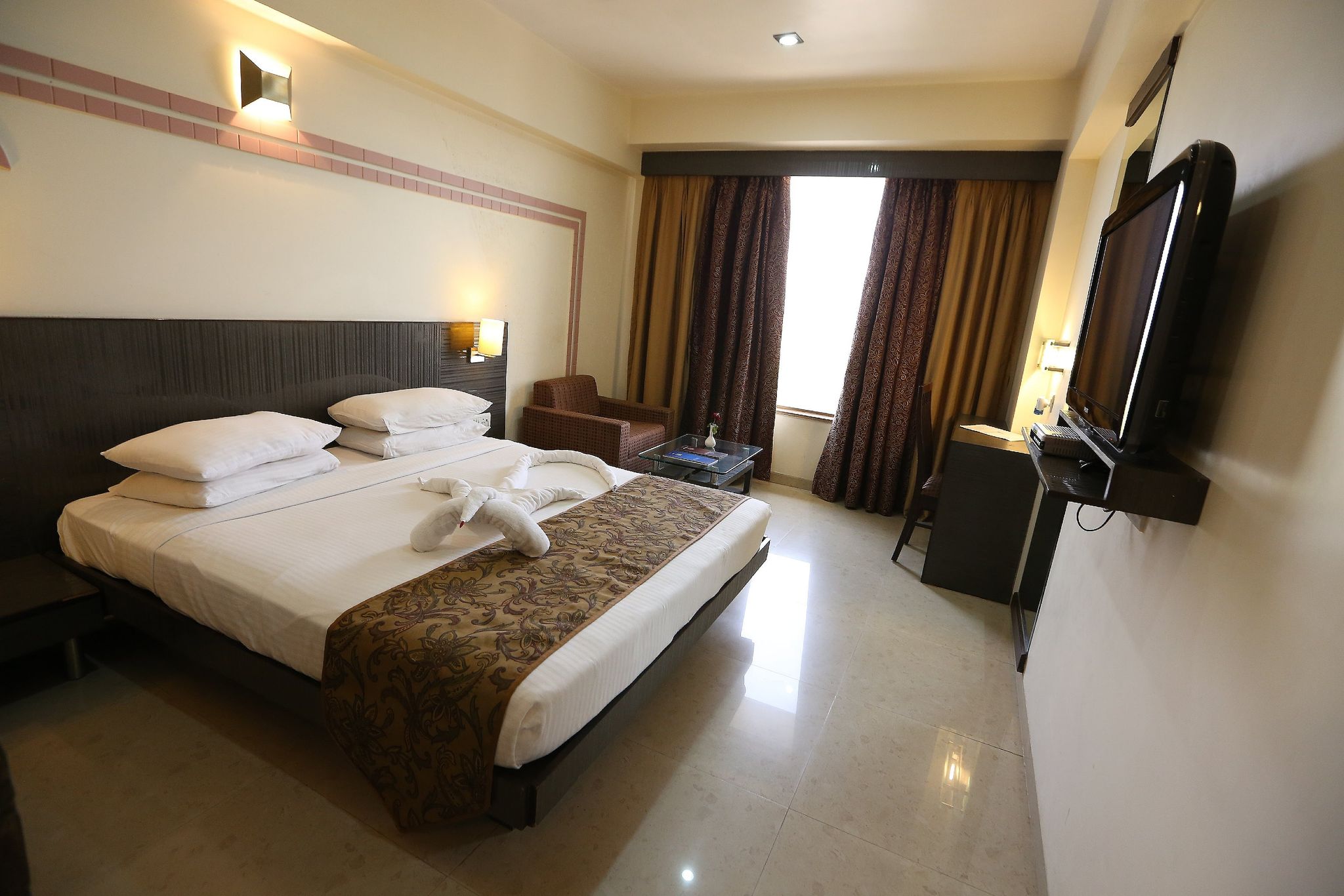 Hotel Silver Cloud, Ahmedabad Deluxe Room 4