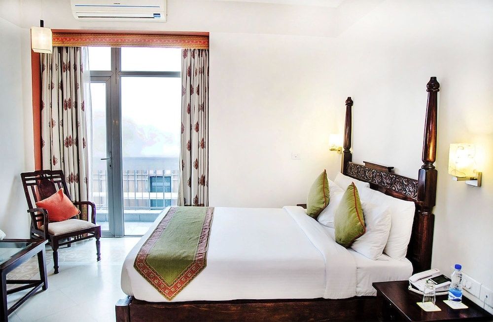 Mantra Amaltas Comfort Single Room 3