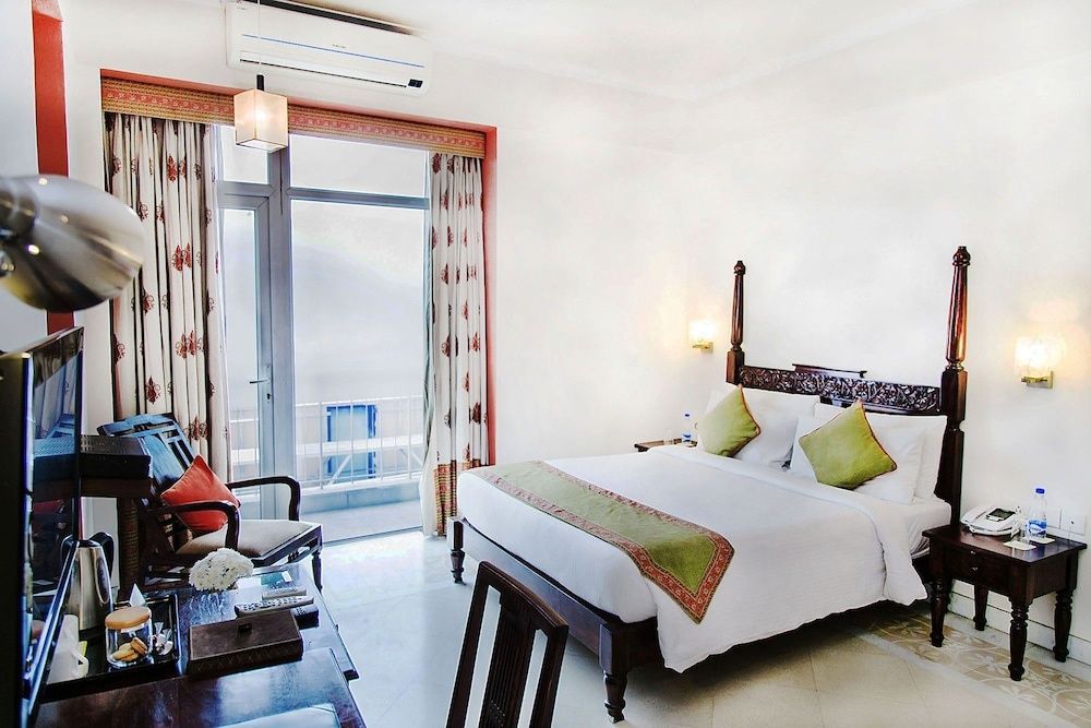 Mantra Amaltas Comfort Single Room