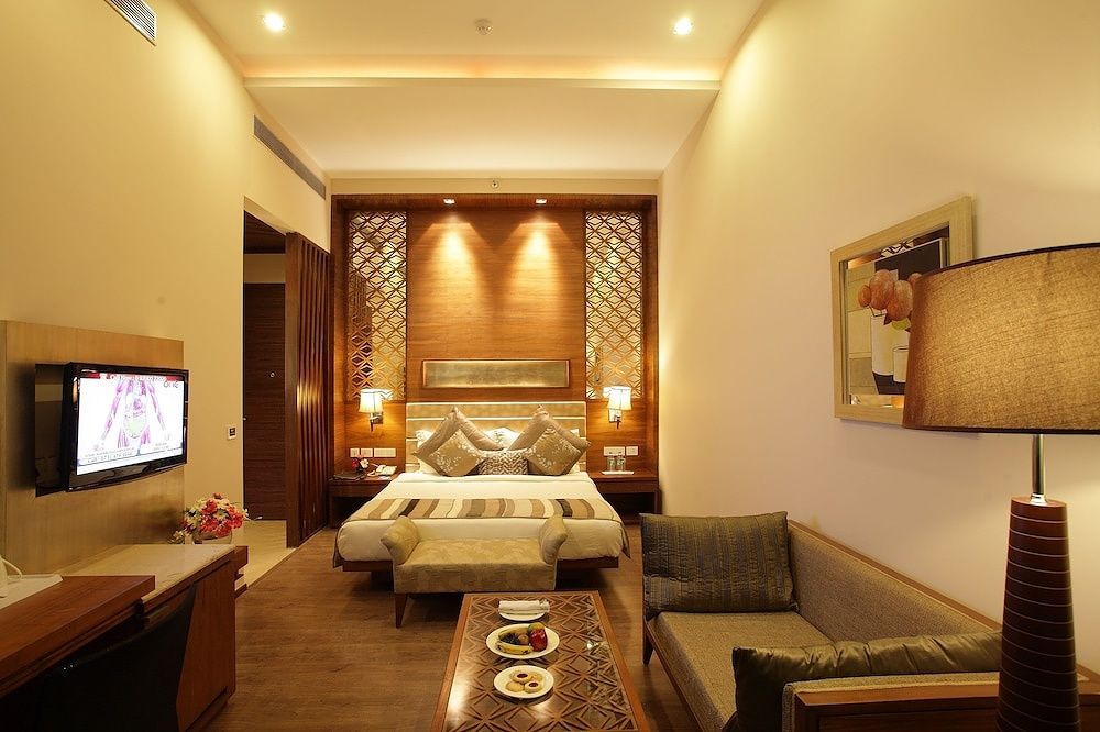 Oodles Hotel Basic Double Room Single Use, 1 Bedroom 2