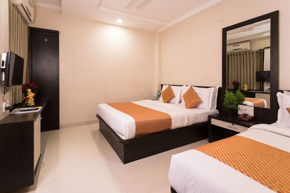 Hotel Shanti Kamal Deluxe Triple Room 2