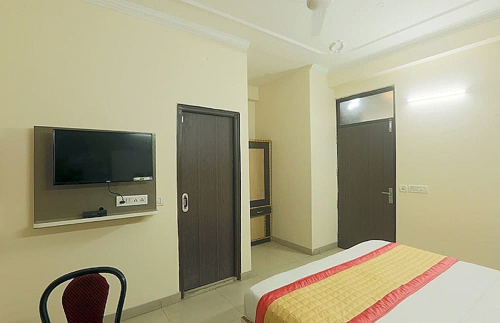 Airport Hotel Mayank Residency Superior Double AC room with free Wi-Fi And 1 Mineral Water Bottle 16