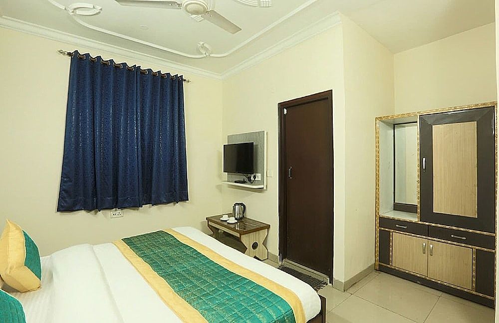 Airport Hotel Mayank Residency Superior Double AC room with free Wi-Fi And 1 Mineral Water Bottle 25