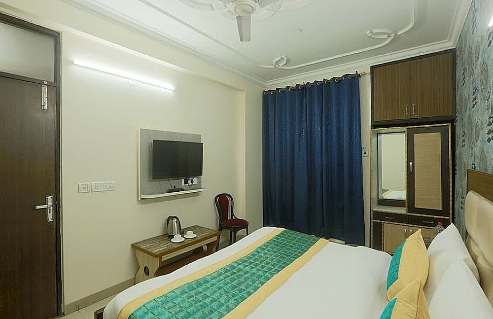 Airport Hotel Mayank Residency Superior Double AC room with free Wi-Fi And 1 Mineral Water Bottle 8