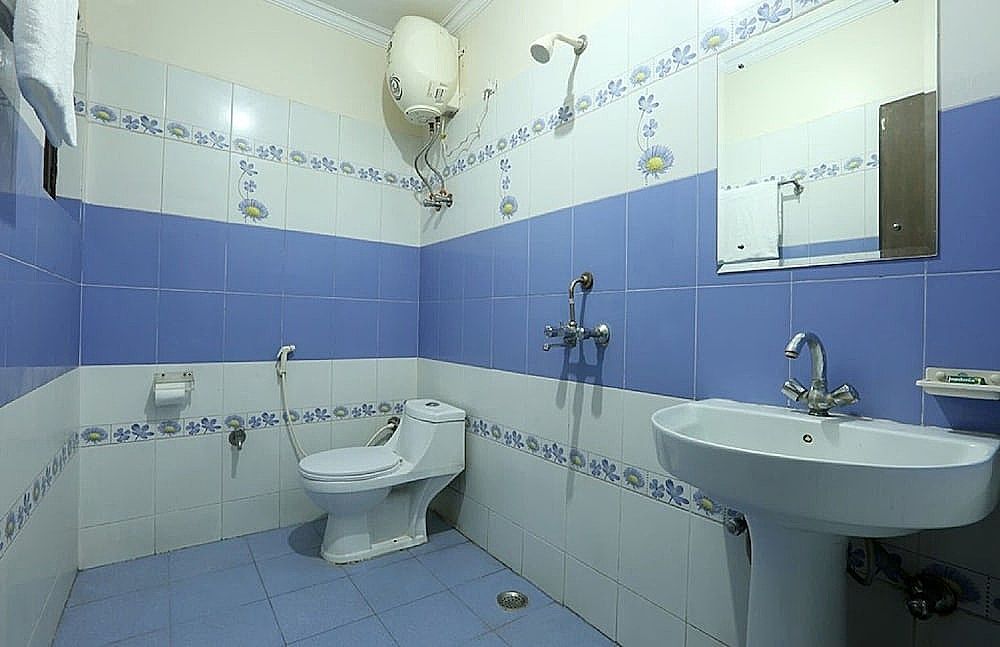Airport Hotel Mayank Residency Superior Double AC room with free Wi-Fi And 1 Mineral Water Bottle 7