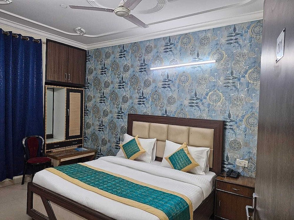 Airport Hotel Mayank Residency Superior Double AC room with free Wi-Fi And 1 Mineral Water Bottle 9