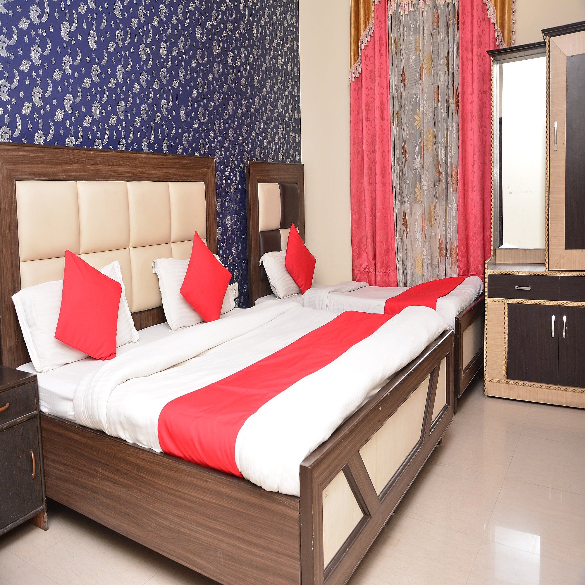 Airport Hotel Mayank Residency Superior Double AC room with free Wi-Fi And 1 Mineral Water Bottle 4