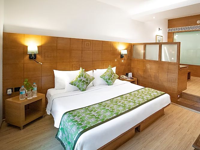 Club Double Room with Bathtub