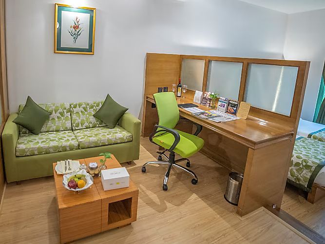 Club Double Room with Bathtub